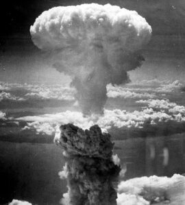 長崎での原爆投下写真