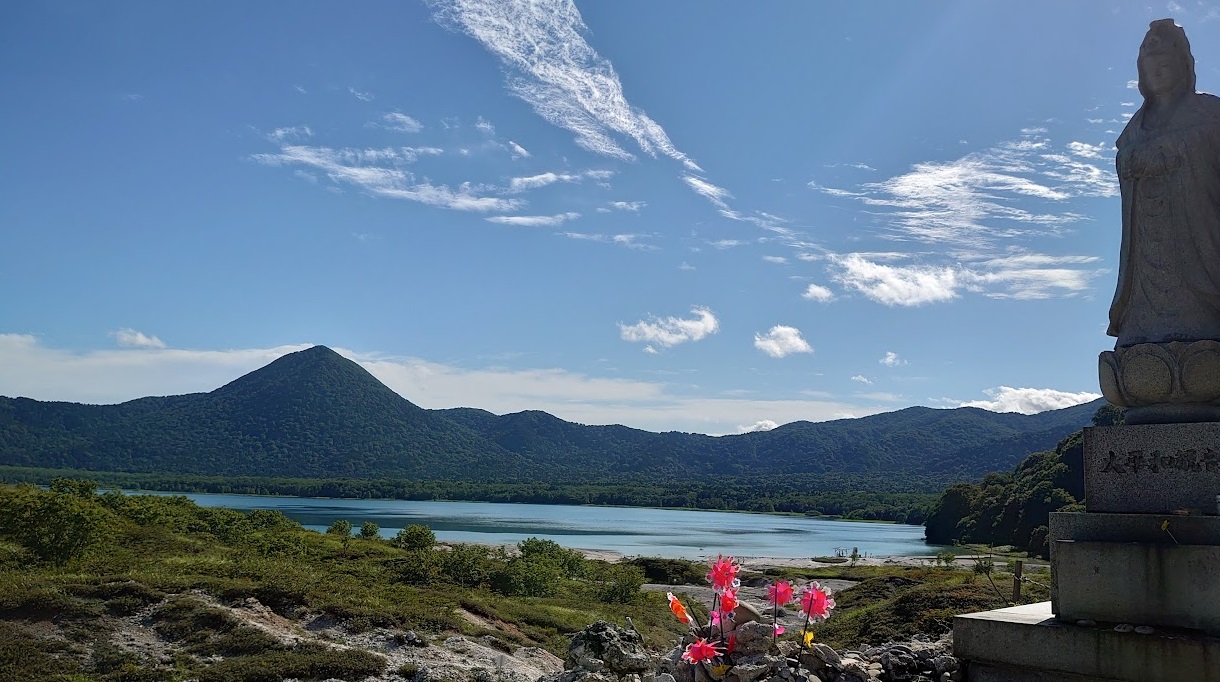 恐山 菩提寺から見える宇曽利湖(うそりこ)